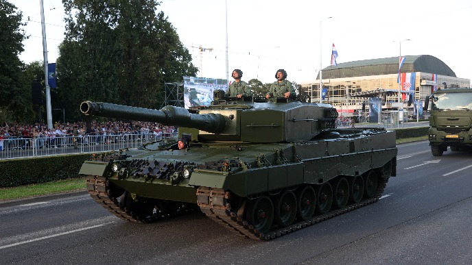 Ugovori za haubice i tenkove